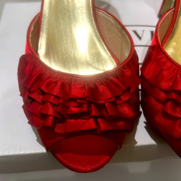 Red satin. Steve Madden heels. 4 inch. 9.5. Open toe. - Picture 2 of 4